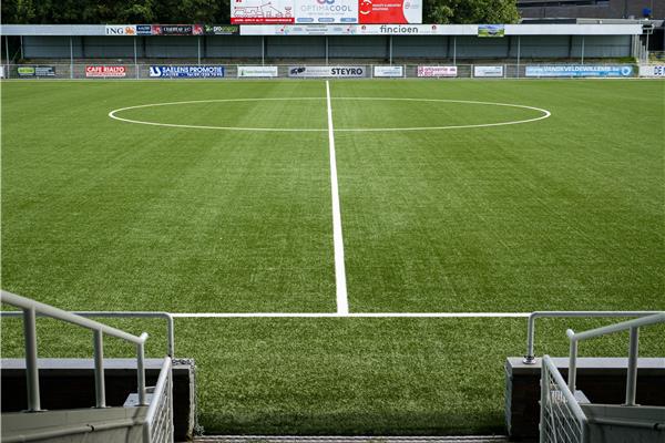 Aménagement terrain de football en gazon synthétique et gazon naturel - Sportinfrabouw NV